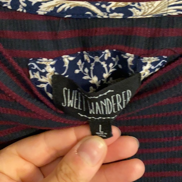 🟢10/$10 - striped top - Picture 3 of 4